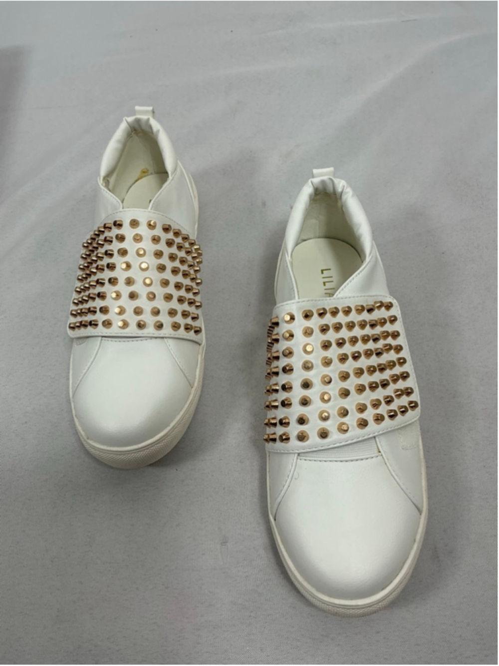 Womans New In Box Liliana Chic Low Top Fashion Sneakers Size 10 White Studs
